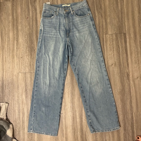 Levi’s high waist straight Jean - Picture 2 of 6